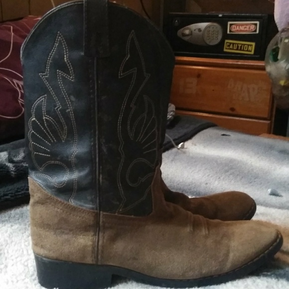 Boots - Picture 2 of 3